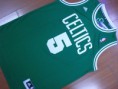 /album/boston-celtics/a33-garnett-5-green-swingman-jpg/